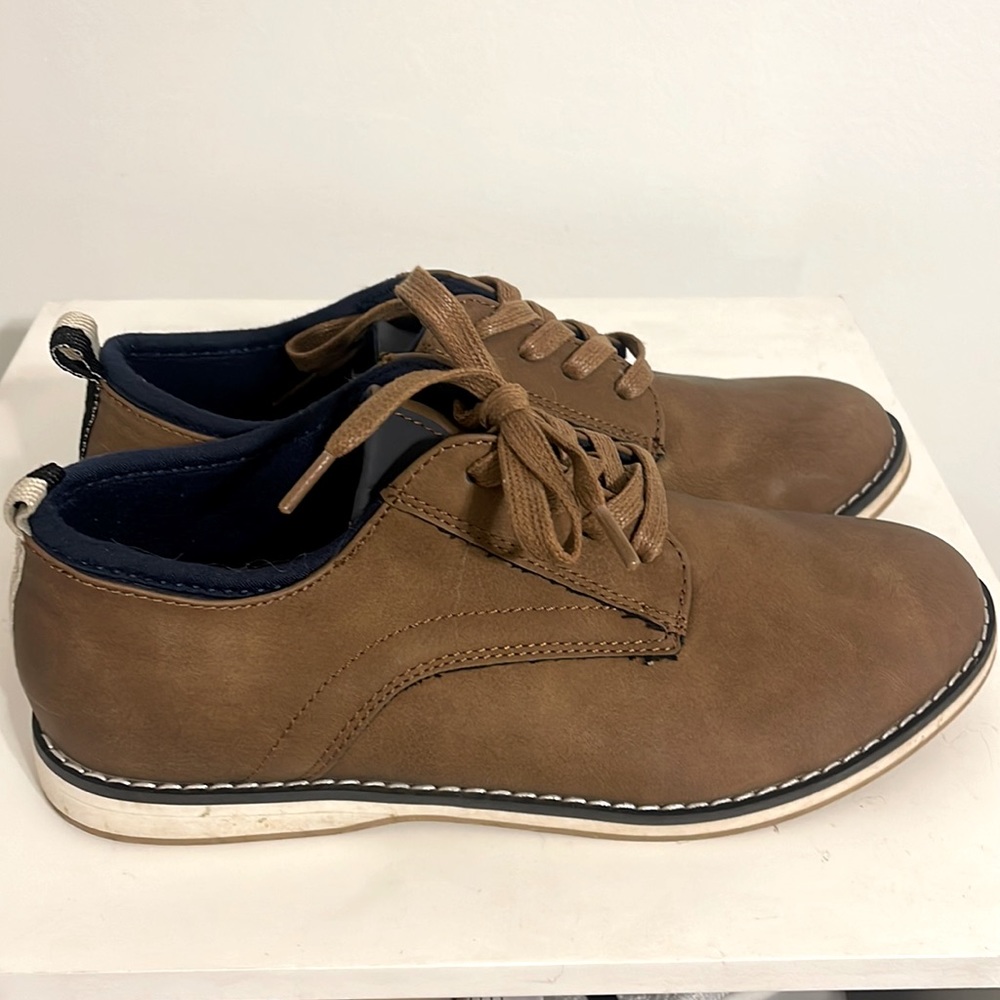 Boys Cat and Jack dress shoe Size 6